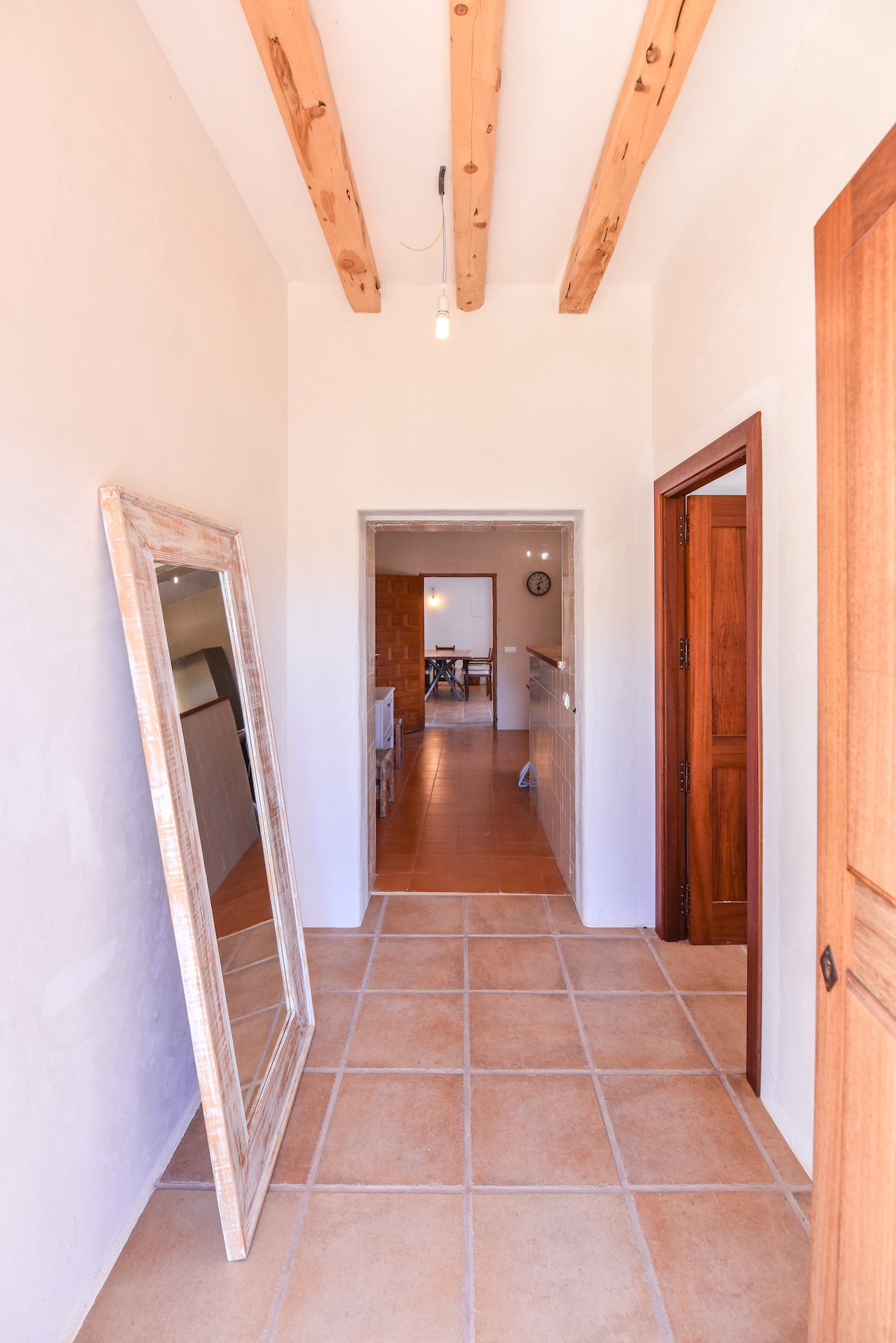 Resa Estate finc for sale Ibiza santa gertrudis te koop spanje hallway 2.jpg